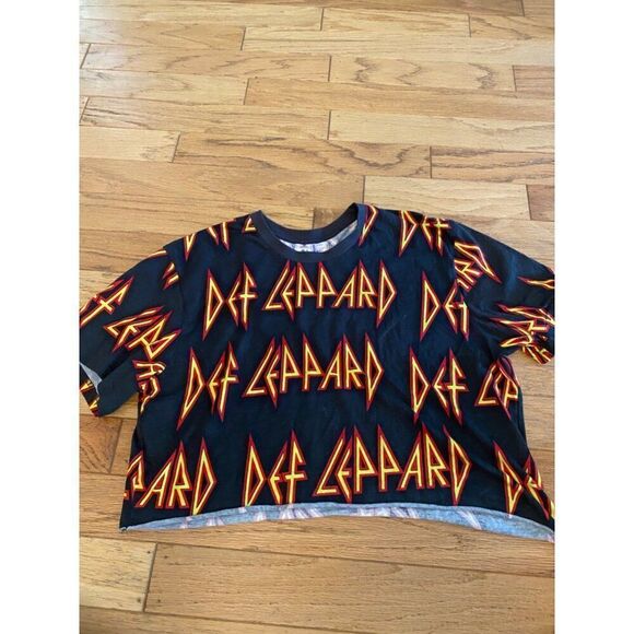 Def Leppard Women's Cropped cotton T-Shirt With Bold Graphic Print size XL - Picture 1 of 9